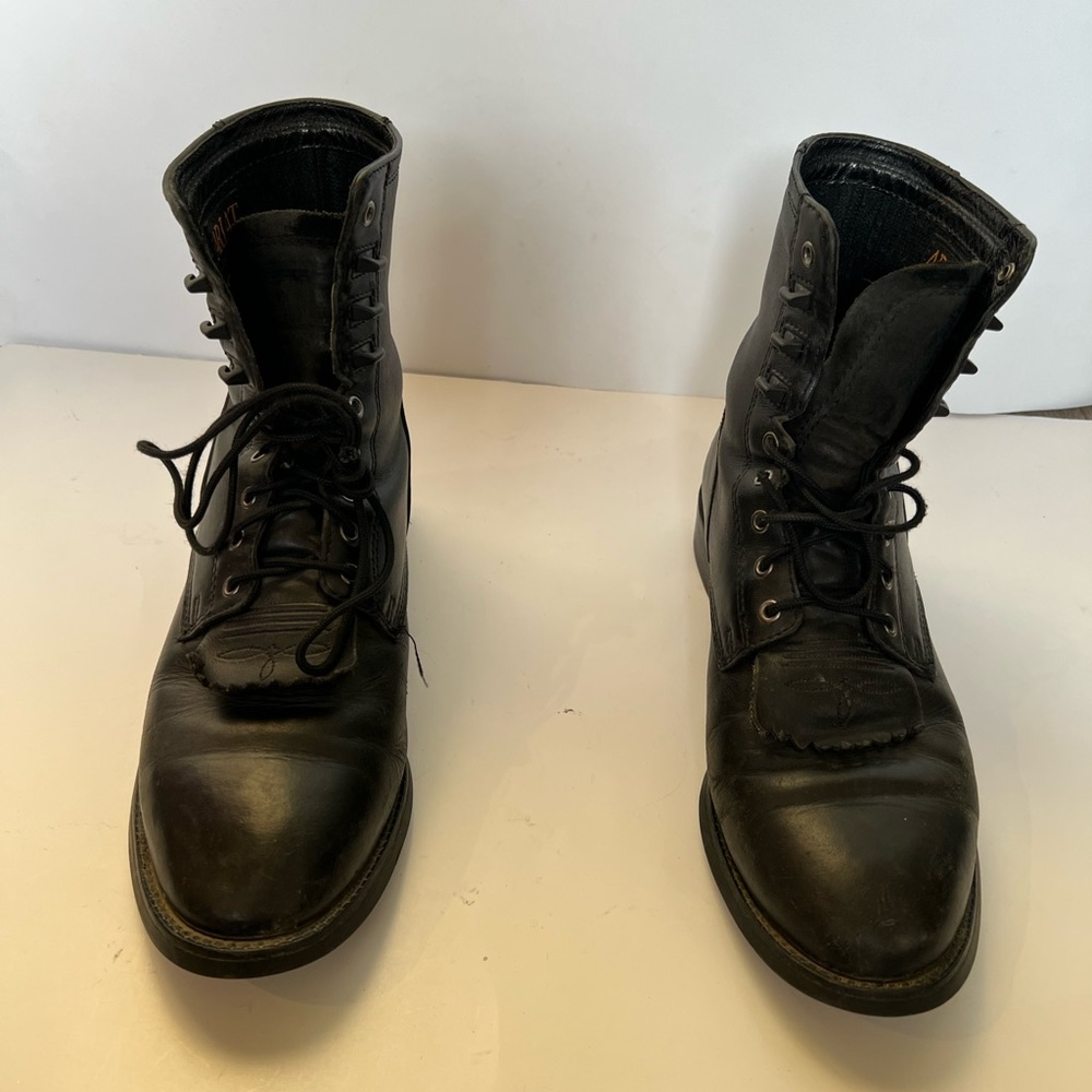SOLD! Ariat women’s 10.5 high lace ankle leather boots (M 8 or W41.5)